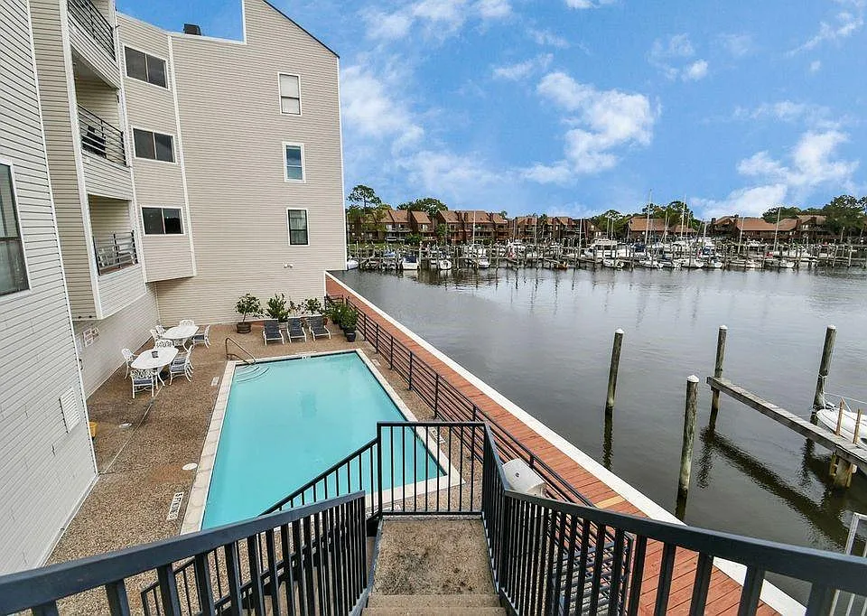 793 Davis Rd #107