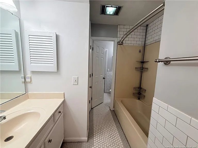 155 S Ashe St — Photo 13