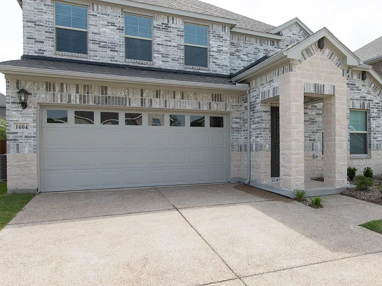 1604 Mineral Point Pl — Photo 2