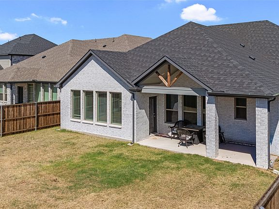 2nd image of 576 Silver Springs Ln
