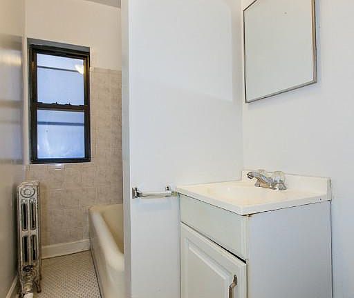 4th image of 5419 N Kenmore Ave #605