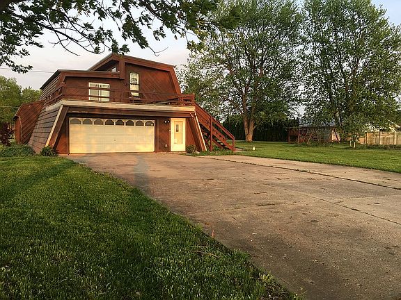 3rd image of 998 Earl Ave