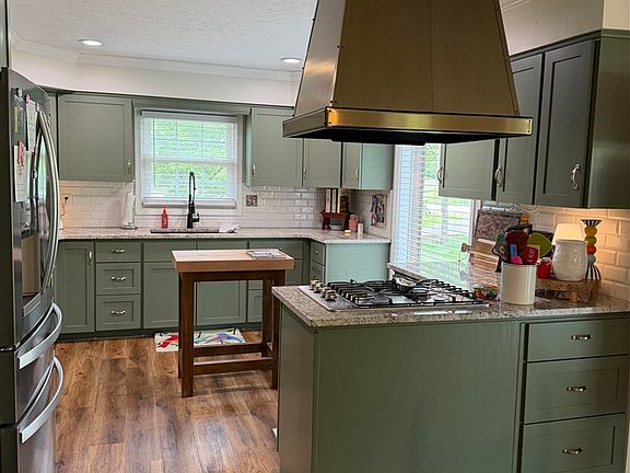 5th image of 218 Monterey Rd