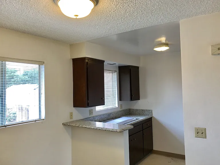 2034 Bath St — Photo 4
