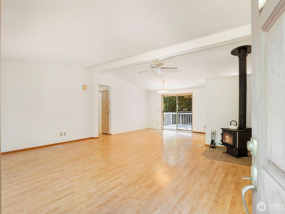 4th image of 752 Jolie Way