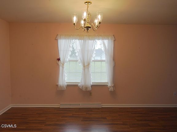 4th image of 11 Deerfield Dr