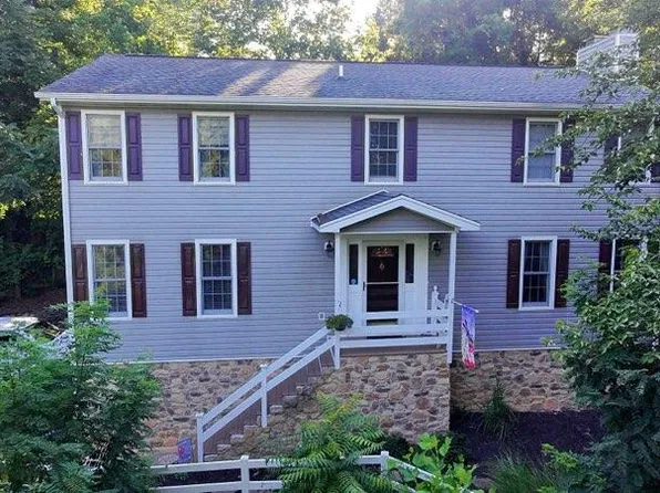 5448 Highfields Rd, Roanoke, VA 24018