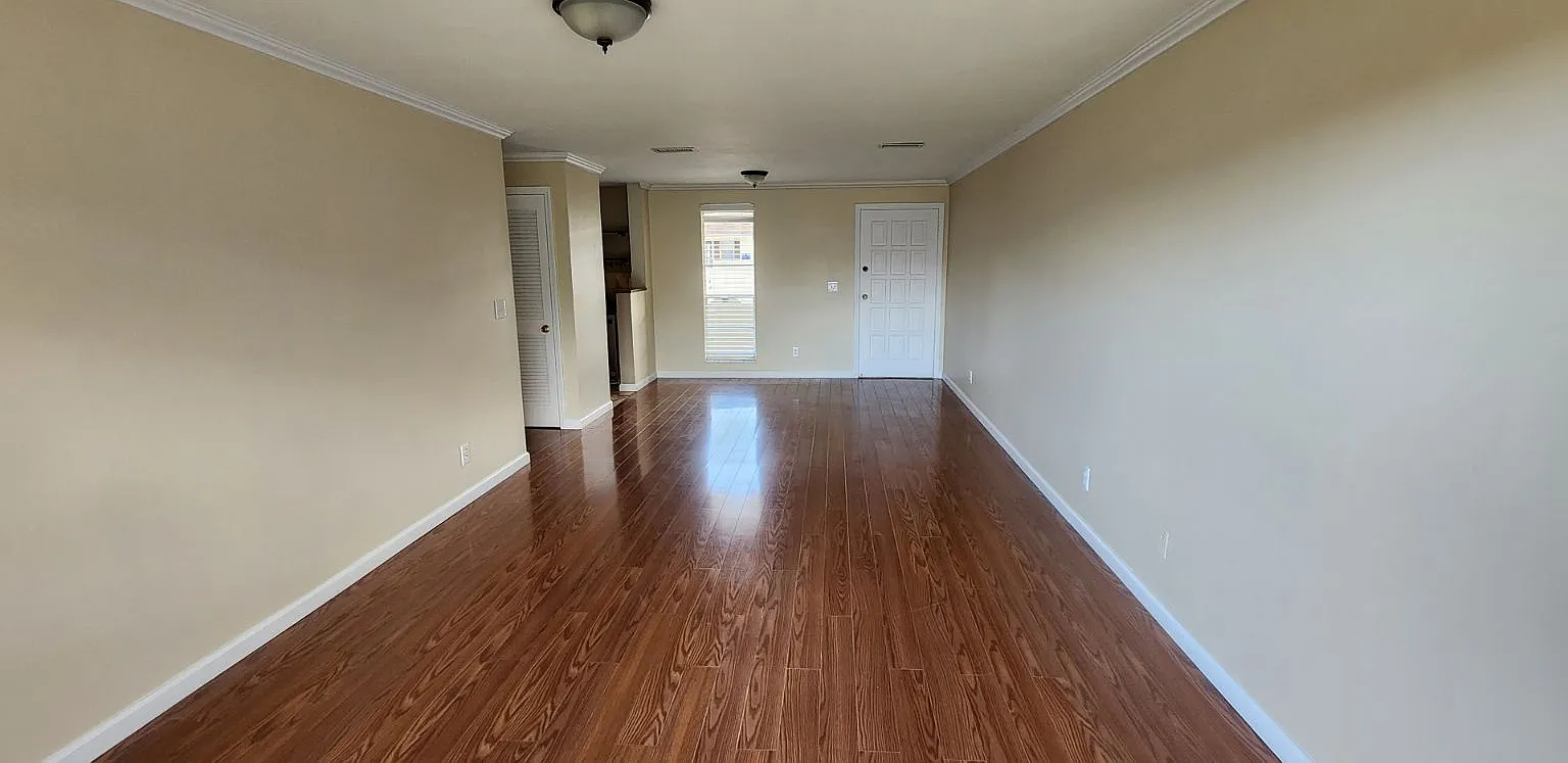 2 bed, 992 sqft, $1,550 — Photo 1
