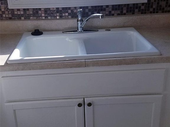 5th image of 215 W 44th St