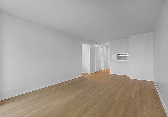 5th image of 124 W 60th St APT 17K