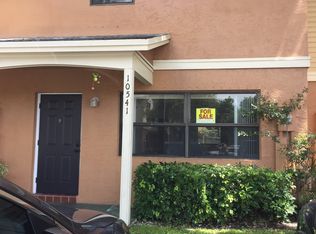 10541 NW 8th St, Hollywood, FL 33026