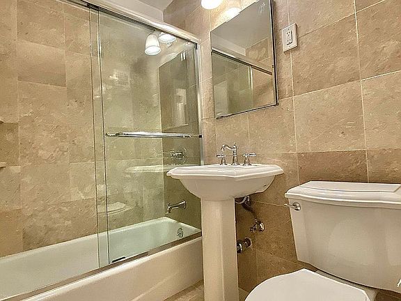5th image of 477 W 57th St #6P
