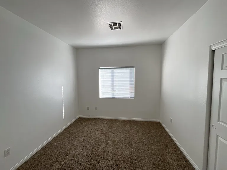 4915 E Russell Rd #142-8 — Photo 27