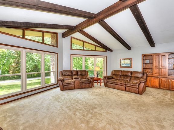 2nd image of 3494 Paradise Dr