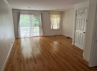 527 W Thames St, Norwich, CT 06360