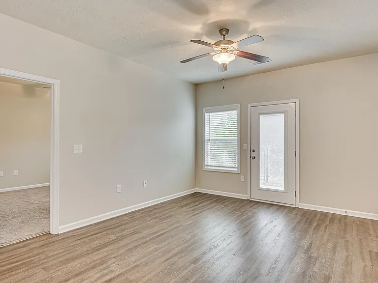 Barrington Apartments — Photo 39