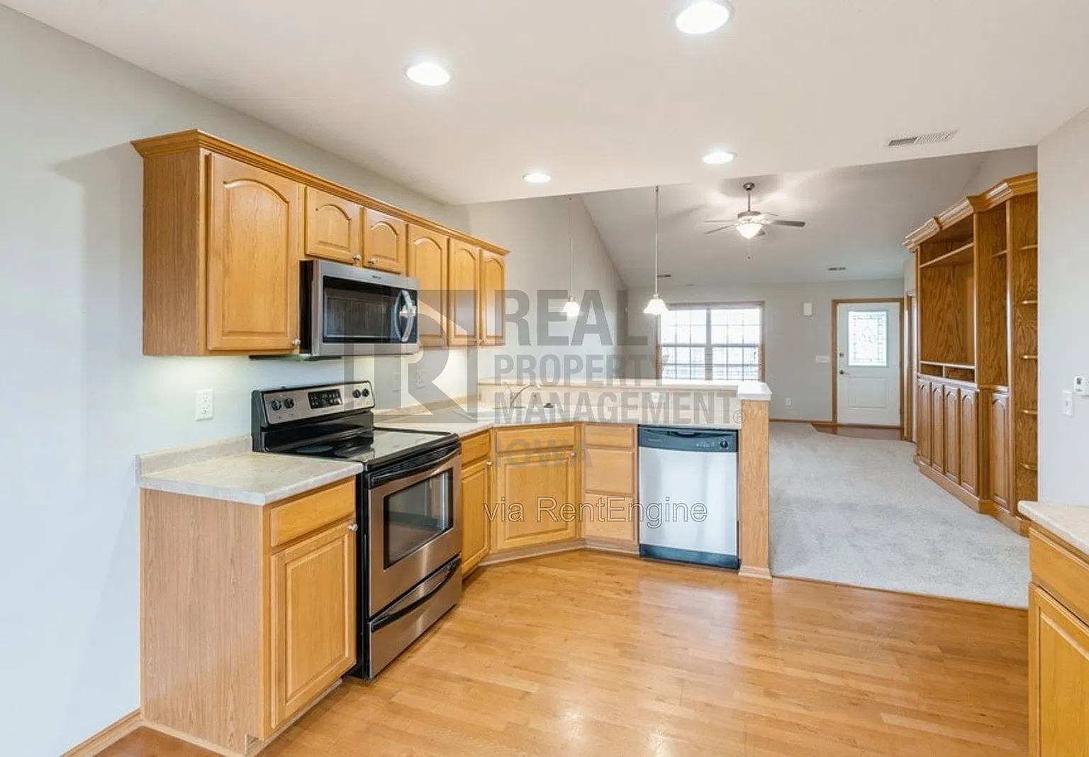 3 bed, 2.0 bath, 1395 sqft, $2,095 — Photo 4
