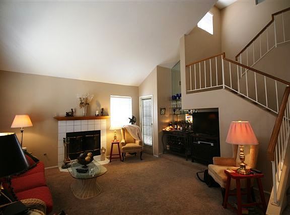 2nd image of 820 Calle Los Gatos