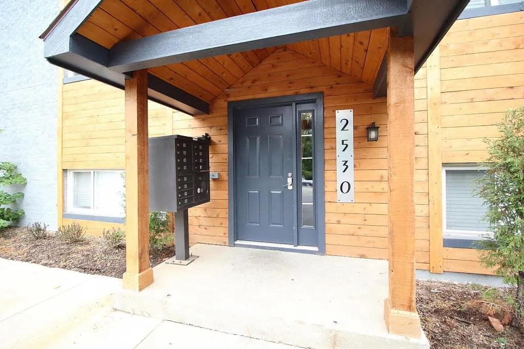 2530 W 47th Ave — Photo 2