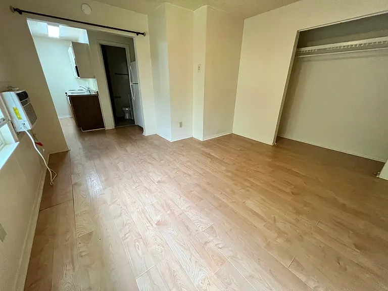 112 Lady Bird Ln #G — Photo 5