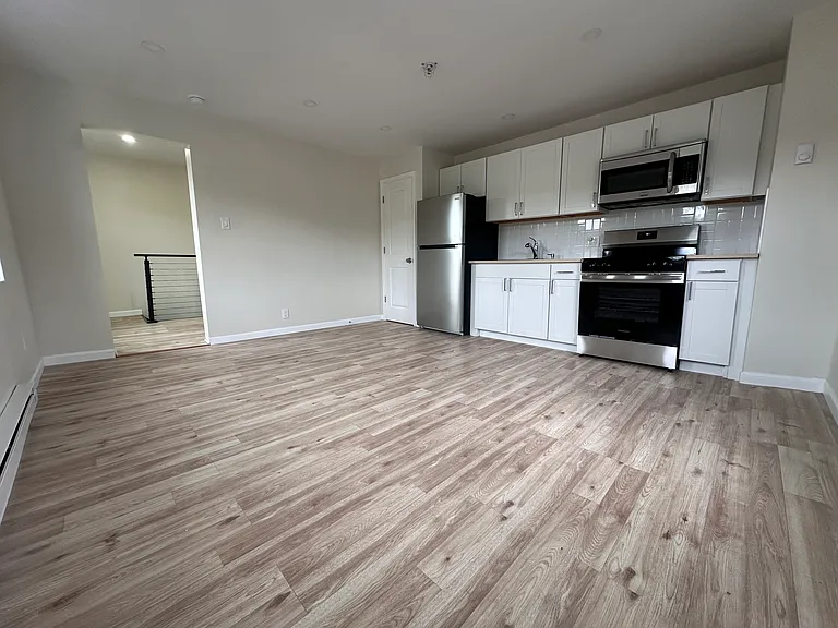129 Pike St #5 — Photo 6