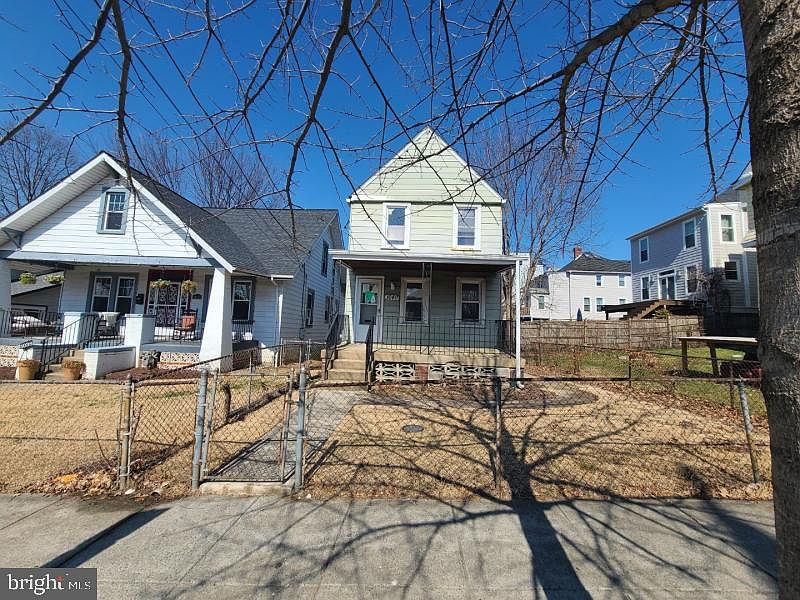 1st image of 1040 Evarts St NE