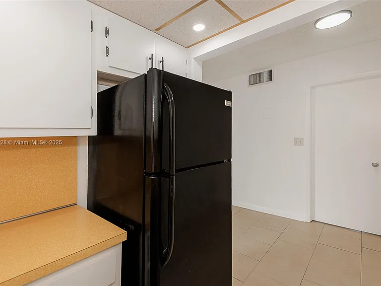 1975 NE 135th St #3B — Photo 10