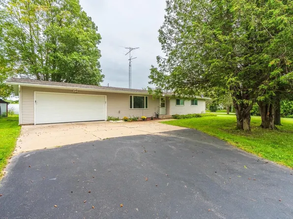 704 EMMONSVILLE ROAD, Hatley, WI 54440