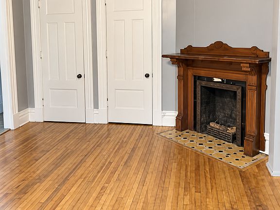 3rd image of 295 Maple St APT 4