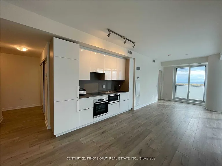 28 Freeland St #2702 — Photo 2