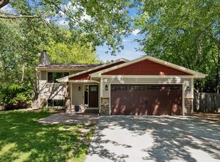 980 Redwing Ct, Chanhassen, MN 55317