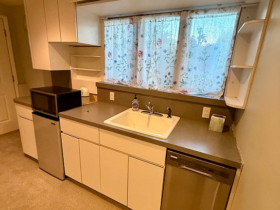 3rd image of 366 W 23rd St #3