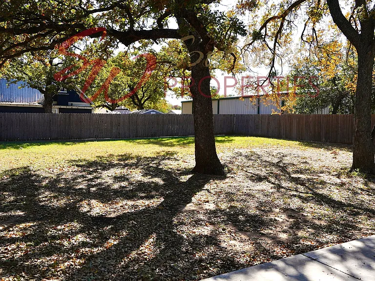 1590 N Race St — Photo 23