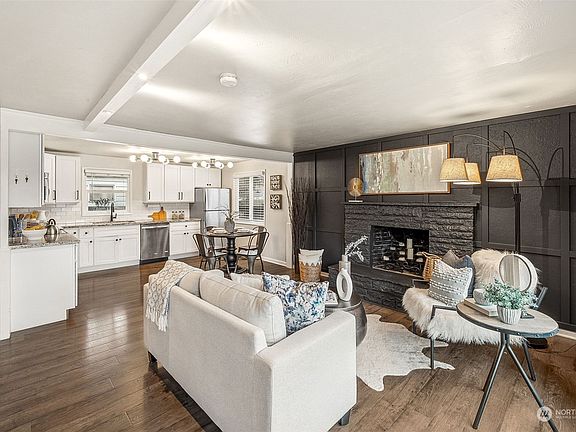 3rd image of 2818 N Huson Street