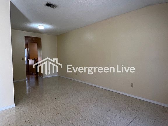 4th image of 201 Barrow Ct
