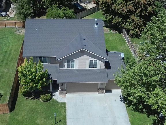 3rd image of 883 N Oxwich Ave