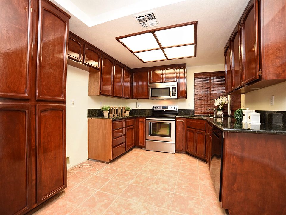 1st image of 1851 Pebblewood Dr