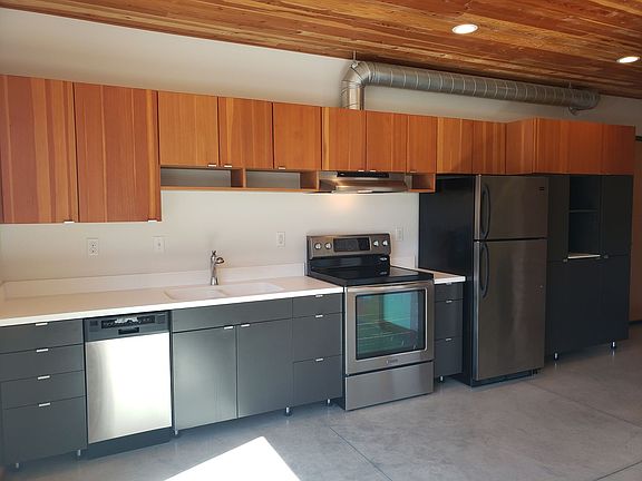5th image of 3775-3777 SE Belmont St #202