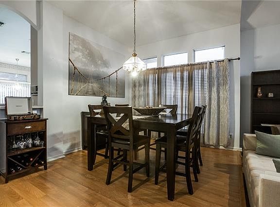 4th image of 1801 Walters Dr