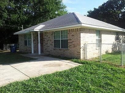 1st image of 1104 Seago Dr