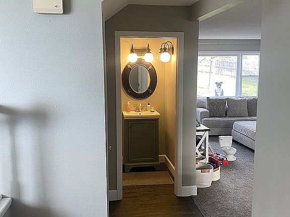 5th image of 615 Lincoln Way