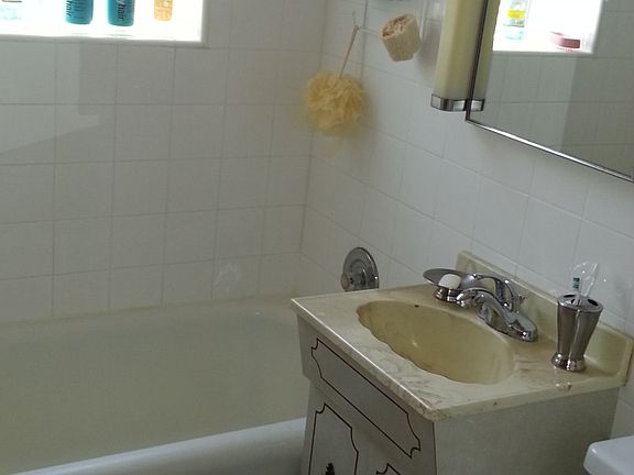 3rd image of 3132 N 76th Ave