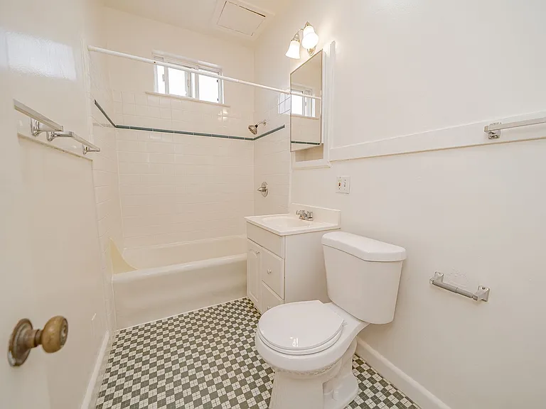 5527 Shattuck Avenue — Photo 11