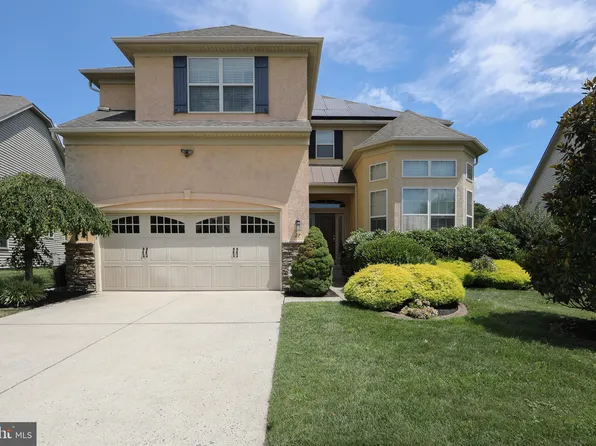 27 Genova Dr, West Berlin, NJ 08091