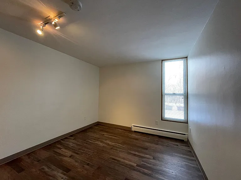 405 10th Ave N #104 — Photo 9