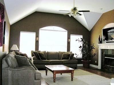 3rd image of 2027 Camelot Dr