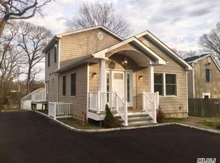 7 Thompson Hay Path, Setauket, NY 11733