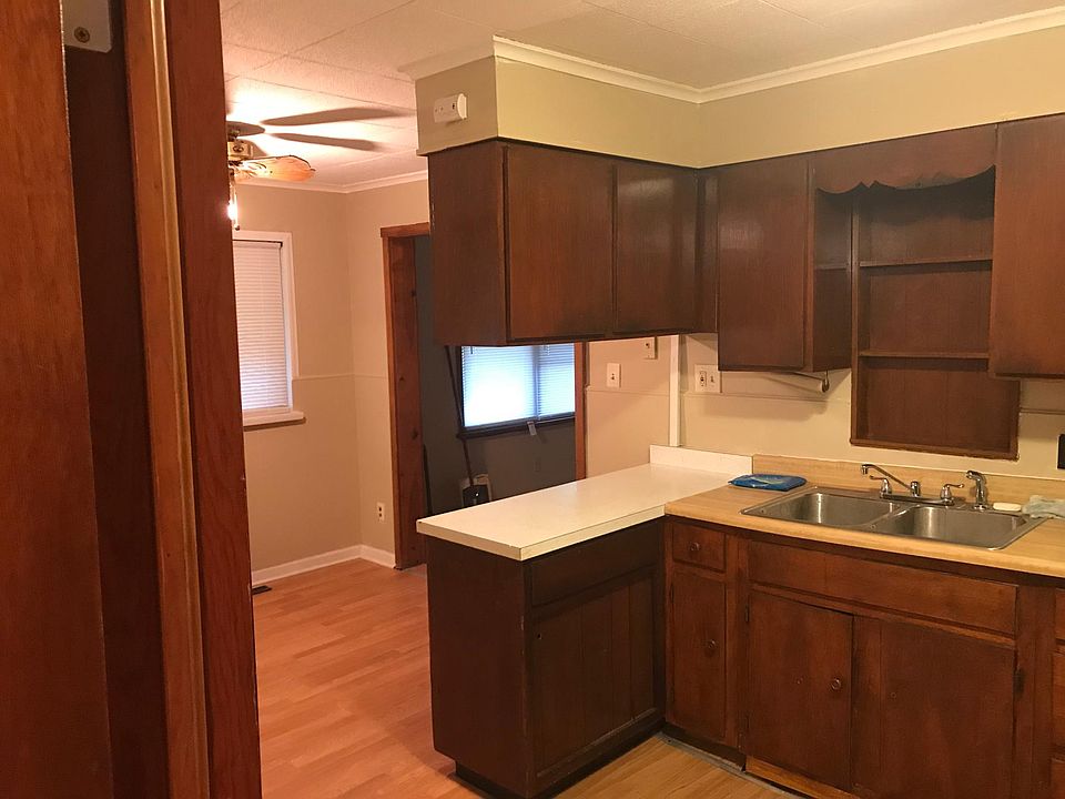 1st image of 241 W Loretta Ave
