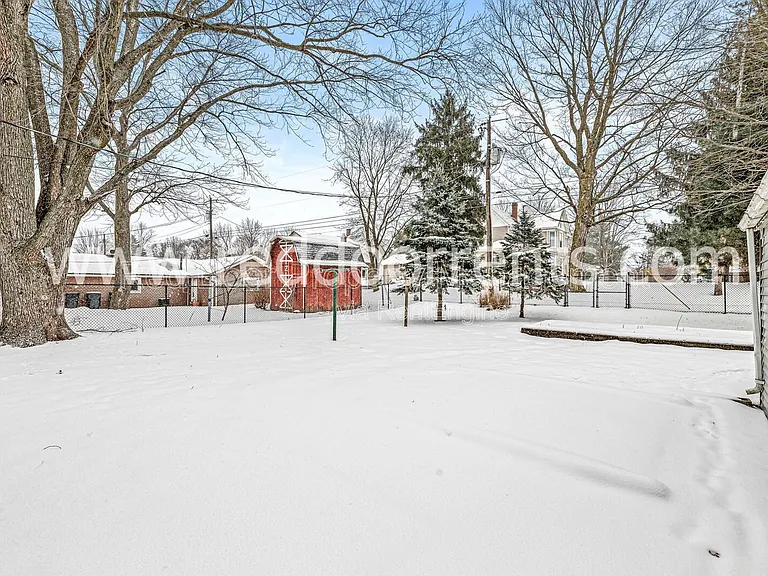 424 Main St — Photo 25