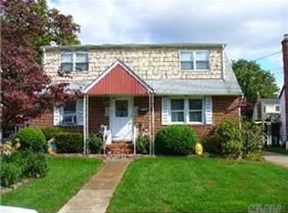 2103 Maple St, Wantagh, NY 11793